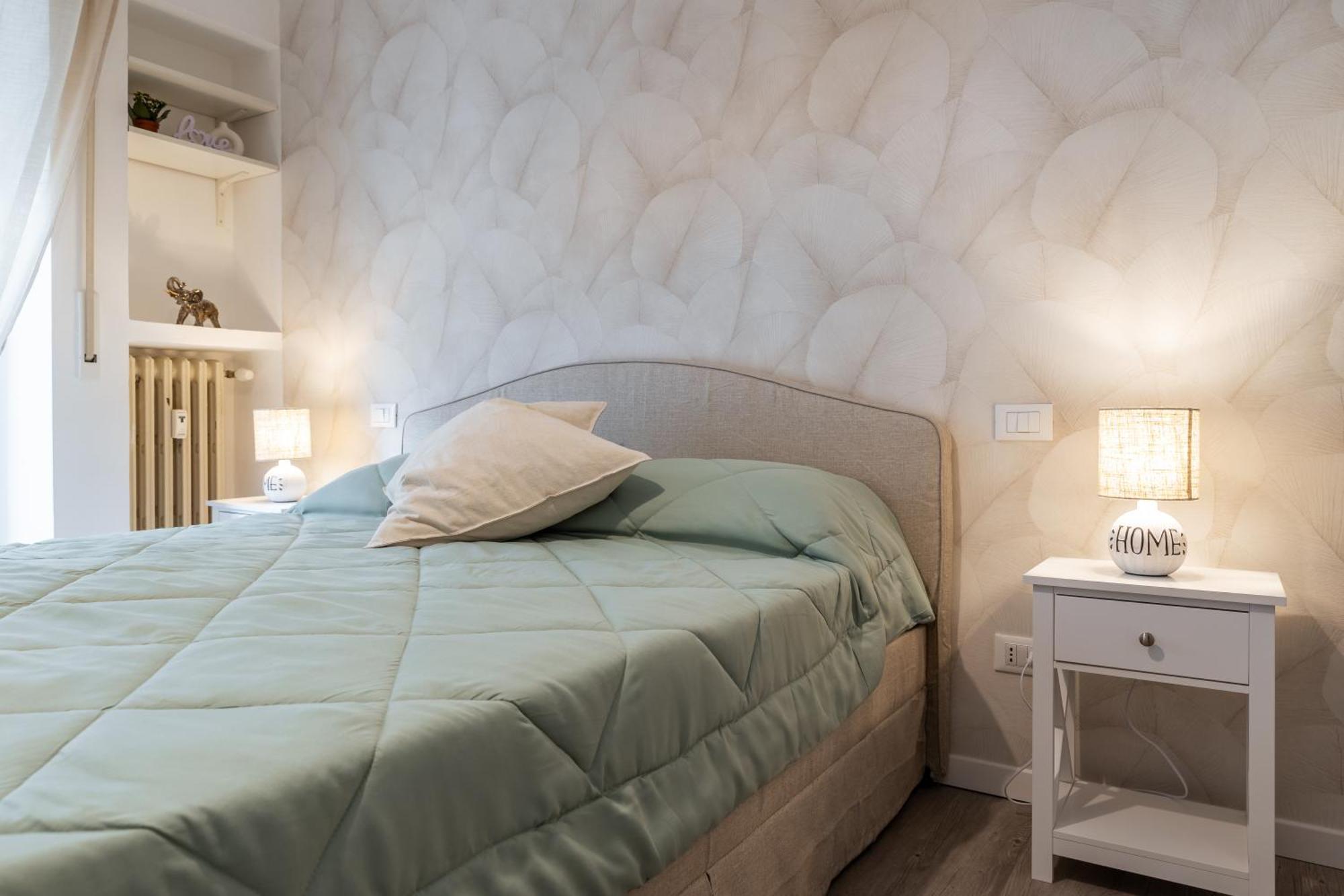 Vatican Shabby Double Bedrooms Apartment *